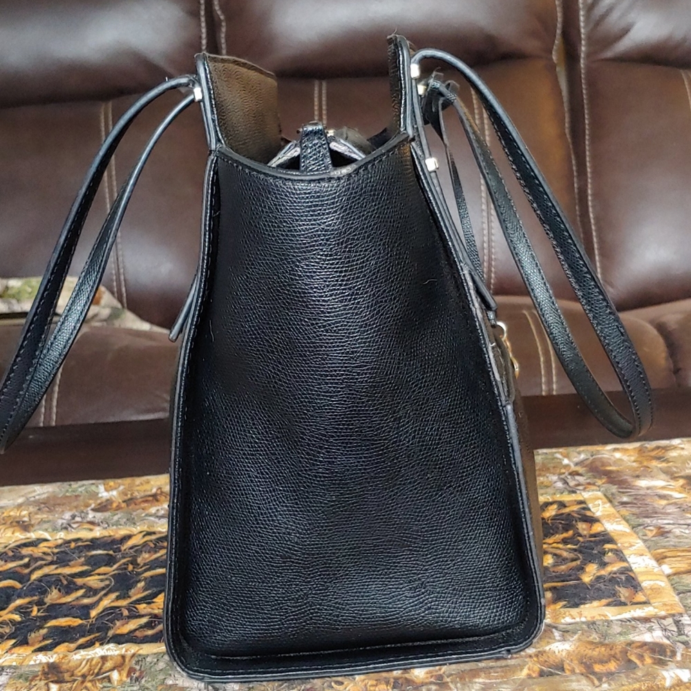 Guess Purse - Picture 4 of 8